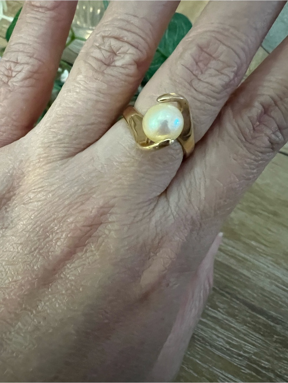 Vintage Gold Tone Pearl Solitaire Ring – Hallmarked